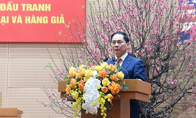 Hà Nội và 10 địa phương ký quy chế phối hợp chống buôn lậu, hàng giả