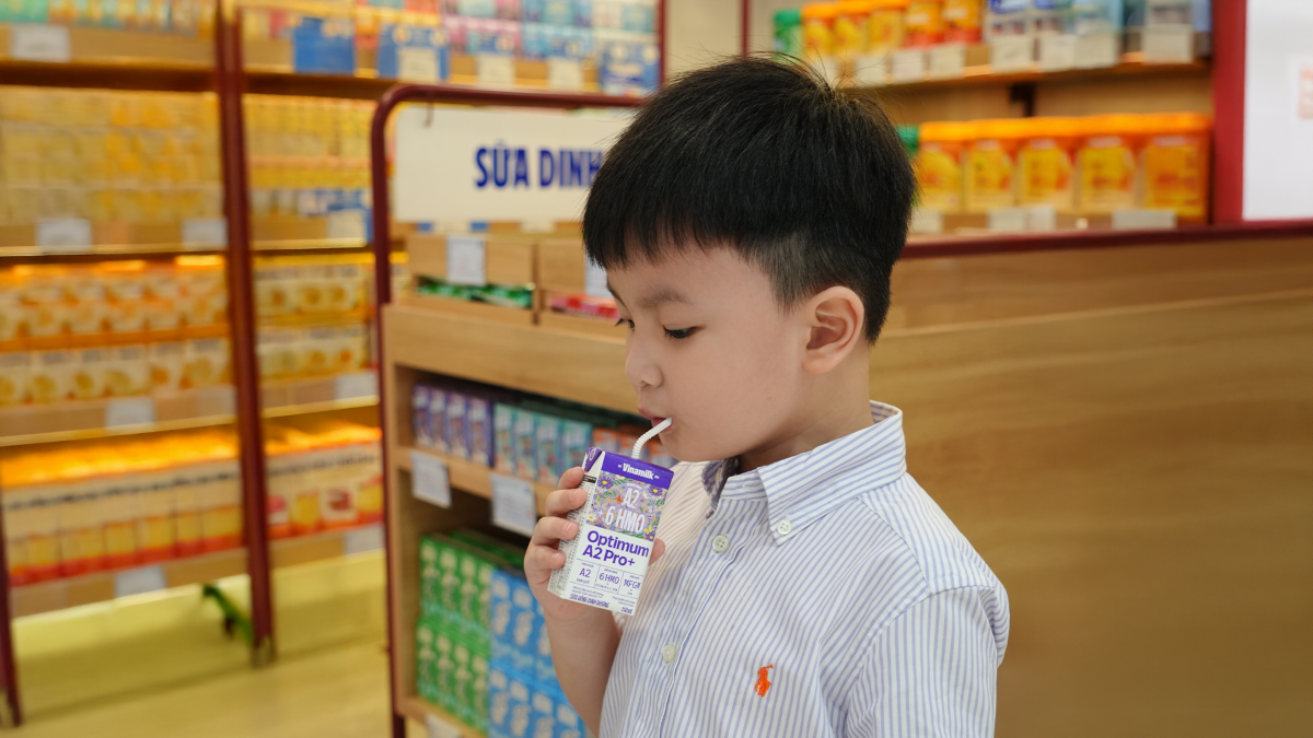  Vinamilk tiên phong ra nhiều sản phẩm tạo xu hướng tiêu dùng như dòng sữa có đạm A2, mới nhất là sữa công thức pha sẵn Optimum A2 Pro. Ảnh: Vi Nam