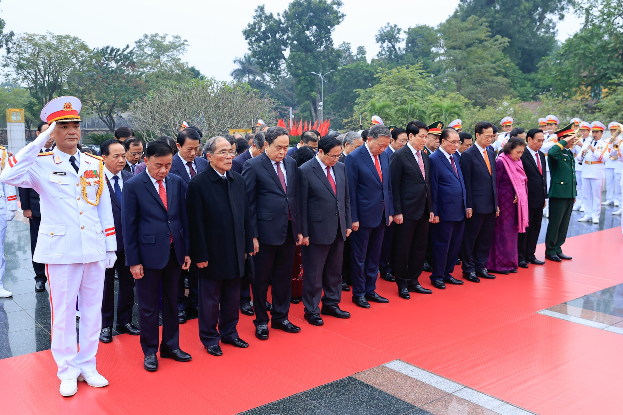 Lãnh đạo Đảng, Nhà nước đến đặt vòng hoa tưởng niệm các anh hùng liệt sĩ tại Đài tưởng niệm các Anh hùng liệt sĩ trên đường Bắc Sơn, Hà Nội - Ảnh: VGP/Nhật Bắc Lãnh đạo Đảng, Nhà nước đến đặt vòng hoa tưởng niệm các anh hùng liệt sĩ tại Đài tưởng niệm các Anh hùng liệt sĩ trên đường Bắc Sơn, Hà Nội - Ảnh: VGP/Nhật Bắc