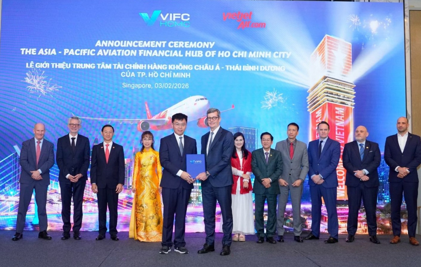 Đại diện Airbus và Boeing nhận chứng nhận Thành viên chiến lược danh dự của VIFC-HCMC Đại diện Airbus và Boeing nhận chứng nhận Thành viên chiến lược danh dự của VIFC-HCMC