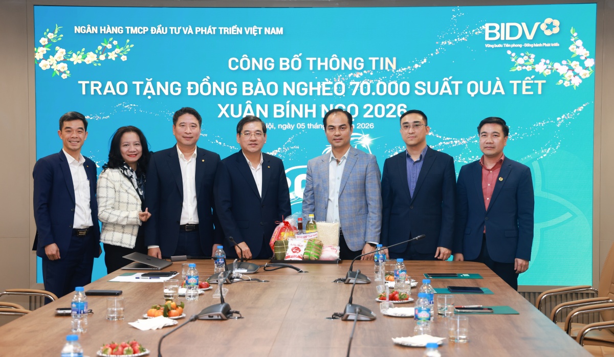 BIDV trao 70.000 phần quà Tết tặng đồng bào nghèo nhân dịp Xuân Bính Ngọ 2026 BIDV trao 70.000 phần quà Tết tặng đồng bào nghèo nhân dịp Xuân Bính Ngọ 2026