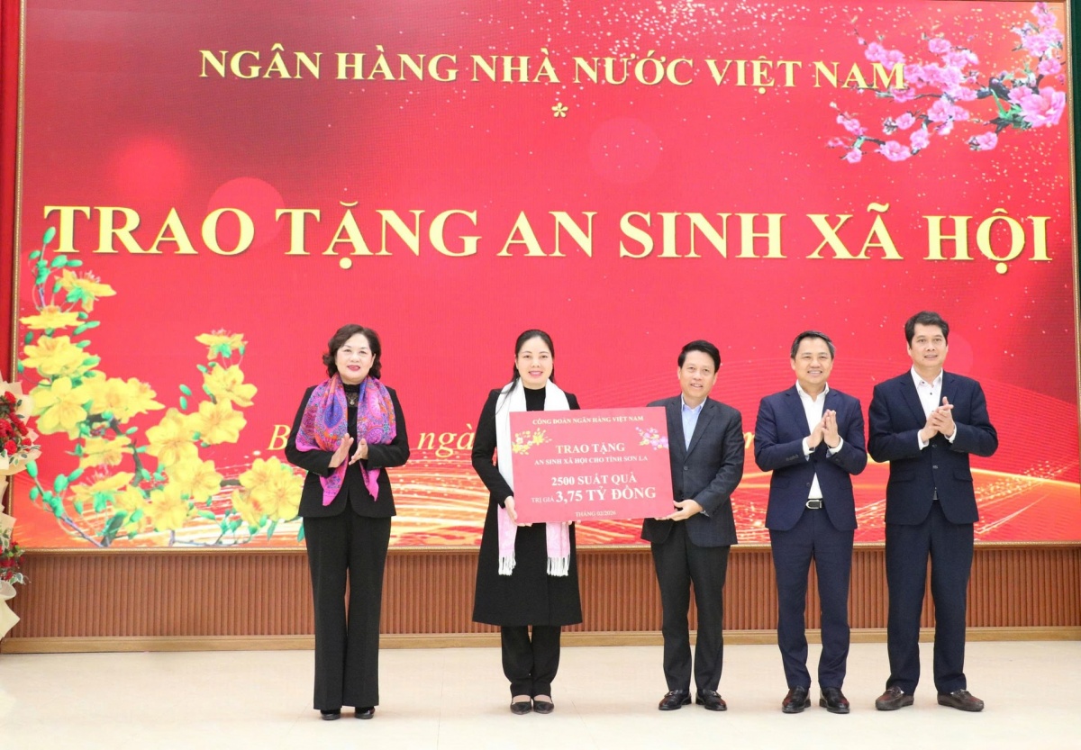 Thống đốc NHNN Nguyễn Thị Hồng thăm, tặng quà Tết tại tỉnh Sơn La Thống đốc NHNN Nguyễn Thị Hồng thăm, tặng quà Tết tại tỉnh Sơn La