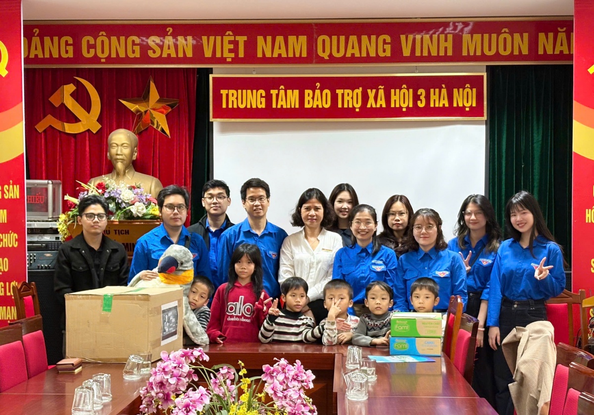 Tuổi trẻ Ngân hàng Trung ương lan tỏa yêu thương tại Trung tâm Bảo trợ xã hội số 3 Hà Nội Tuổi trẻ Ngân hàng Trung ương lan tỏa yêu thương tại Trung tâm Bảo trợ xã hội số 3 Hà Nội