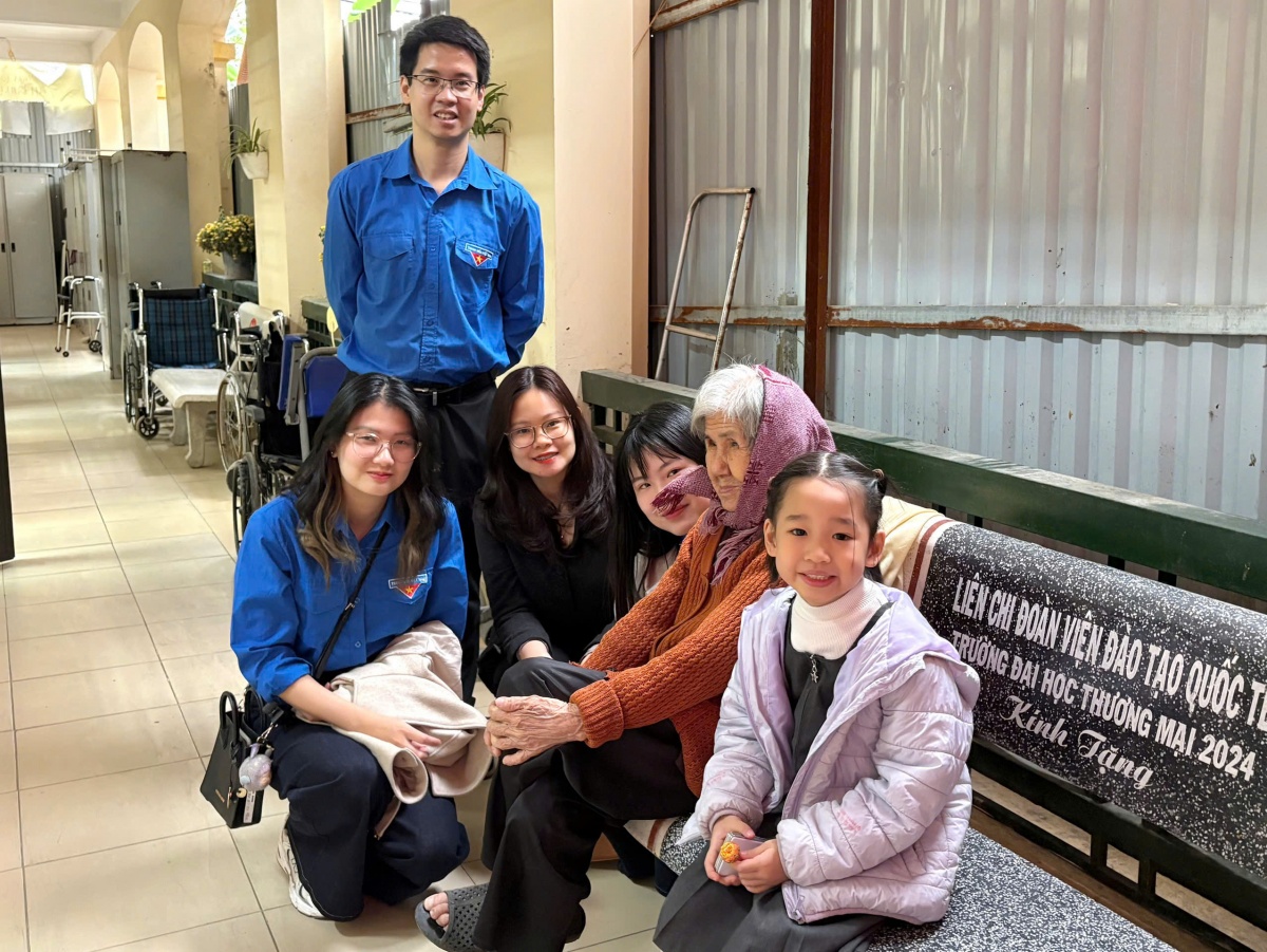 Tuổi trẻ Ngân hàng Trung ương lan tỏa yêu thương tại Trung tâm Bảo trợ xã hội số 3 Hà Nội Tuổi trẻ Ngân hàng Trung ương lan tỏa yêu thương tại Trung tâm Bảo trợ xã hội số 3 Hà Nội