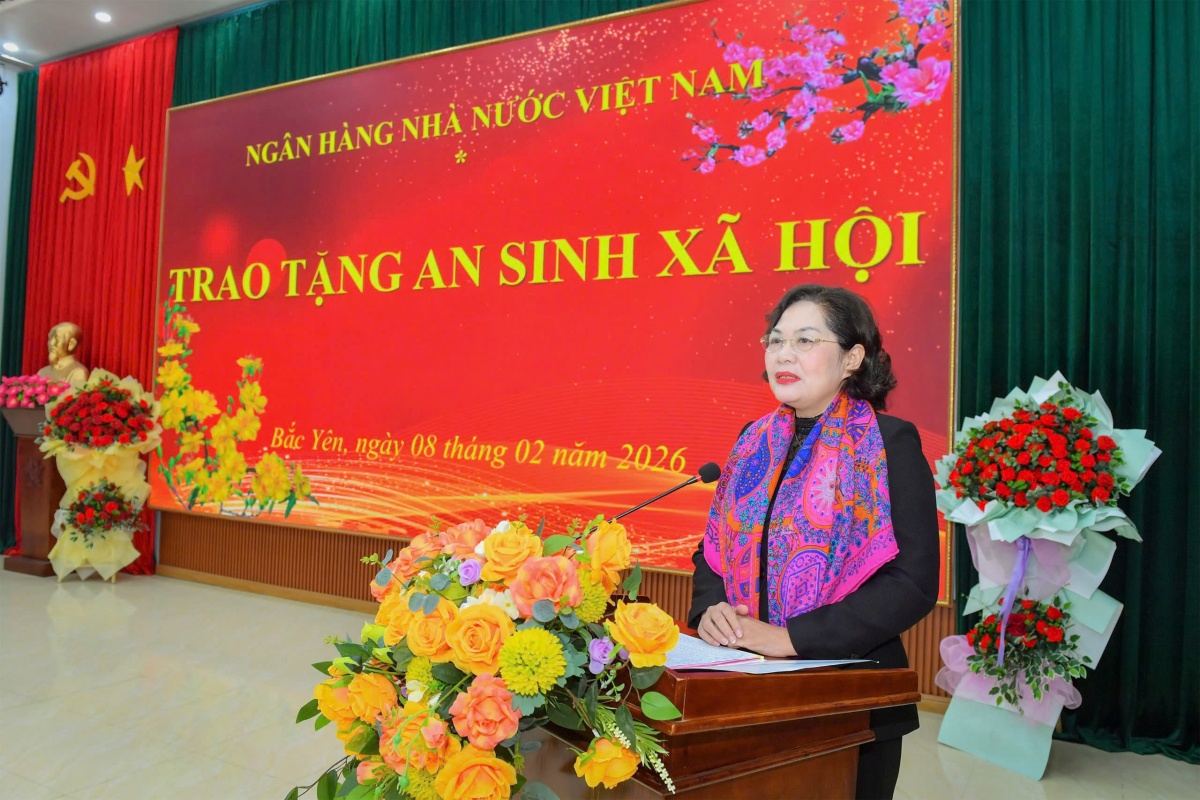 Thống đốc NHNN Nguyễn Thị Hồng thăm, tặng quà Tết tại tỉnh Sơn La Thống đốc NHNN Nguyễn Thị Hồng thăm, tặng quà Tết tại tỉnh Sơn La