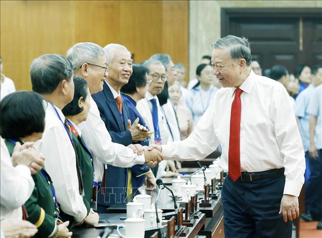 Tổng Bí thư: Thành phố Hồ Chí Minh cần tiếp tục vai trò dẫn dắt tăng trưởng, đổi mới và hội nhập- Ảnh 2. Tổng Bí thư: Thành phố Hồ Chí Minh cần tiếp tục vai trò dẫn dắt tăng trưởng, đổi mới và hội nhập- Ảnh 2.