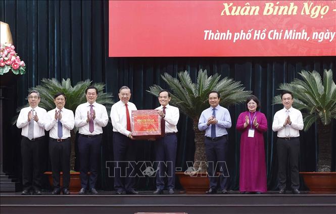 Tổng Bí thư: Thành phố Hồ Chí Minh cần tiếp tục vai trò dẫn dắt tăng trưởng, đổi mới và hội nhập- Ảnh 7. Tổng Bí thư: Thành phố Hồ Chí Minh cần tiếp tục vai trò dẫn dắt tăng trưởng, đổi mới và hội nhập- Ảnh 7.