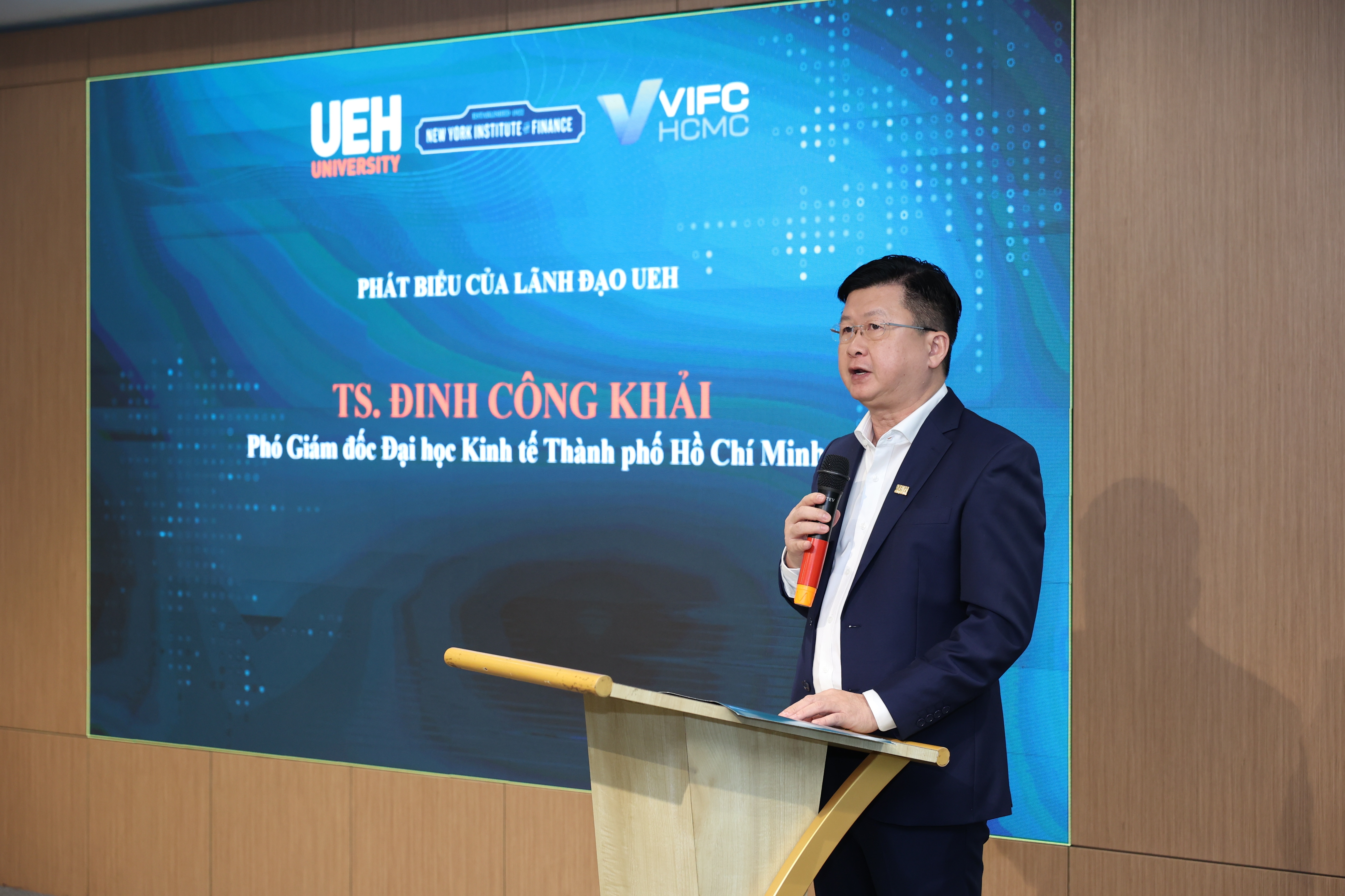TS. Đinh Công Khải, Phó Giám đốc Đại học Kinh tế TP.HCM (UEH)