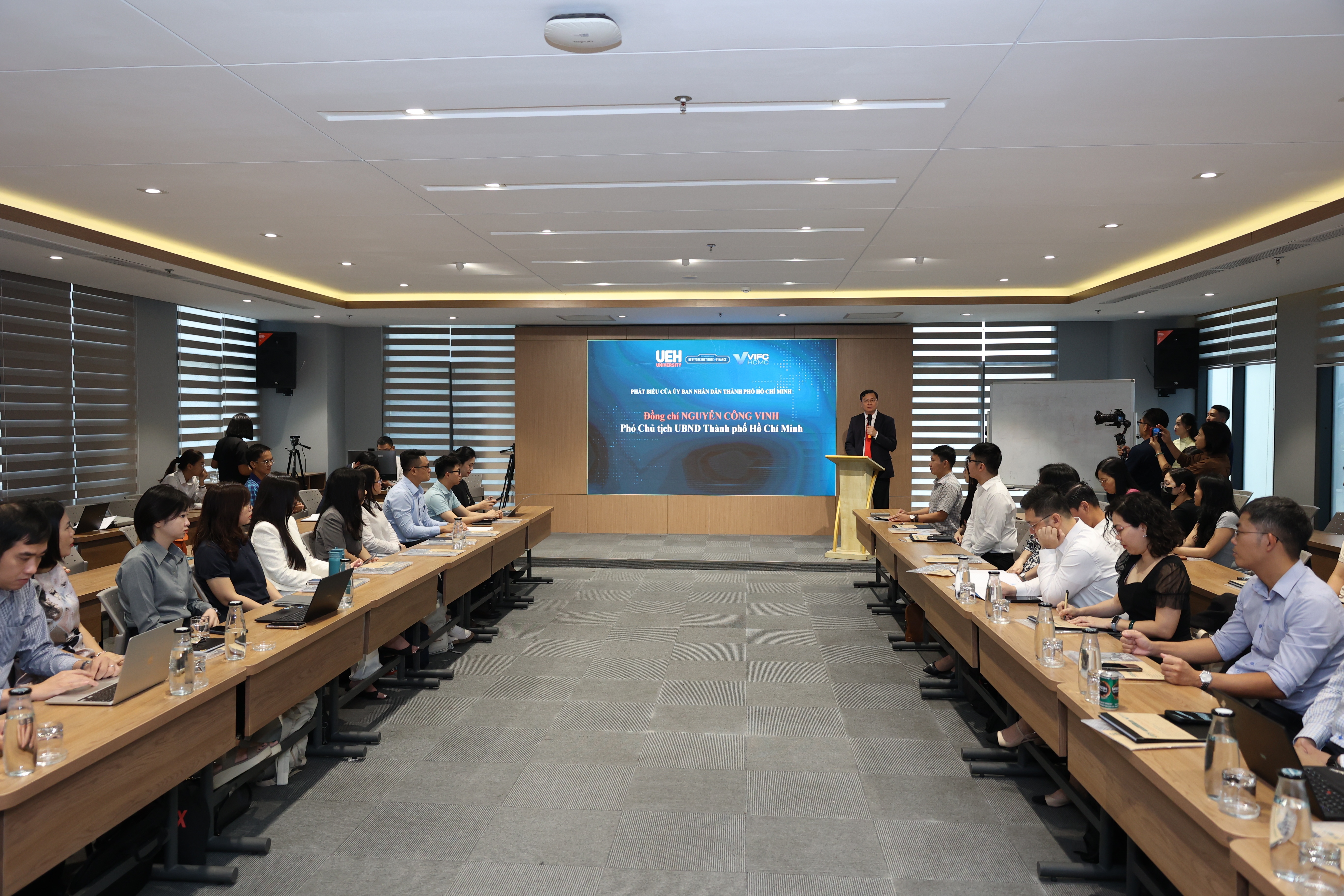 Đề án đào tạo nhân lực cho Trung tâm Tài chính Quốc tế thông qua chương trình đào tạo nguồn nhân lực quốc tế cử nhân ngành Tài chính - Ngân hàng