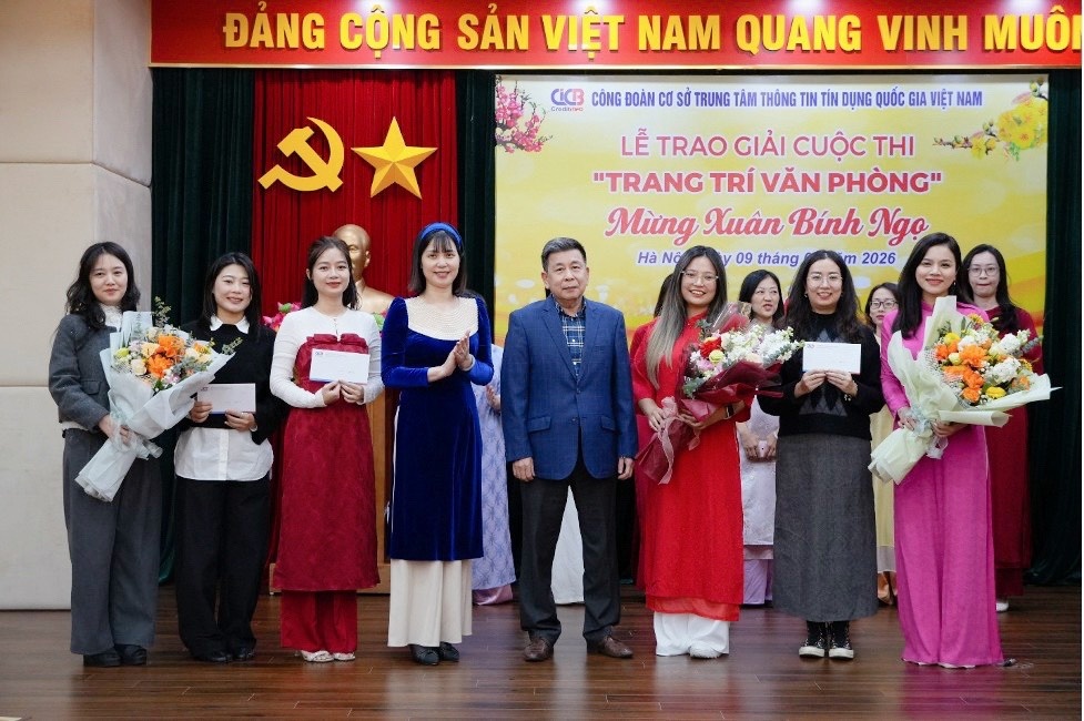 Sôi nổi Cuộc thi “Trang trí văn phòng” tại CIC: Lan tỏa sắc xuân - Gắn kết tập thể Sôi nổi Cuộc thi “Trang trí văn phòng” tại CIC: Lan tỏa sắc xuân - Gắn kết tập thể