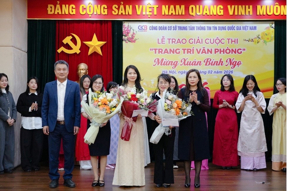 Sôi nổi Cuộc thi “Trang trí văn phòng” tại CIC: Lan tỏa sắc xuân - Gắn kết tập thể Sôi nổi Cuộc thi “Trang trí văn phòng” tại CIC: Lan tỏa sắc xuân - Gắn kết tập thể