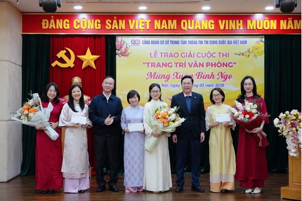 Sôi nổi Cuộc thi “Trang trí văn phòng” tại CIC: Lan tỏa sắc xuân - Gắn kết tập thể Sôi nổi Cuộc thi “Trang trí văn phòng” tại CIC: Lan tỏa sắc xuân - Gắn kết tập thể