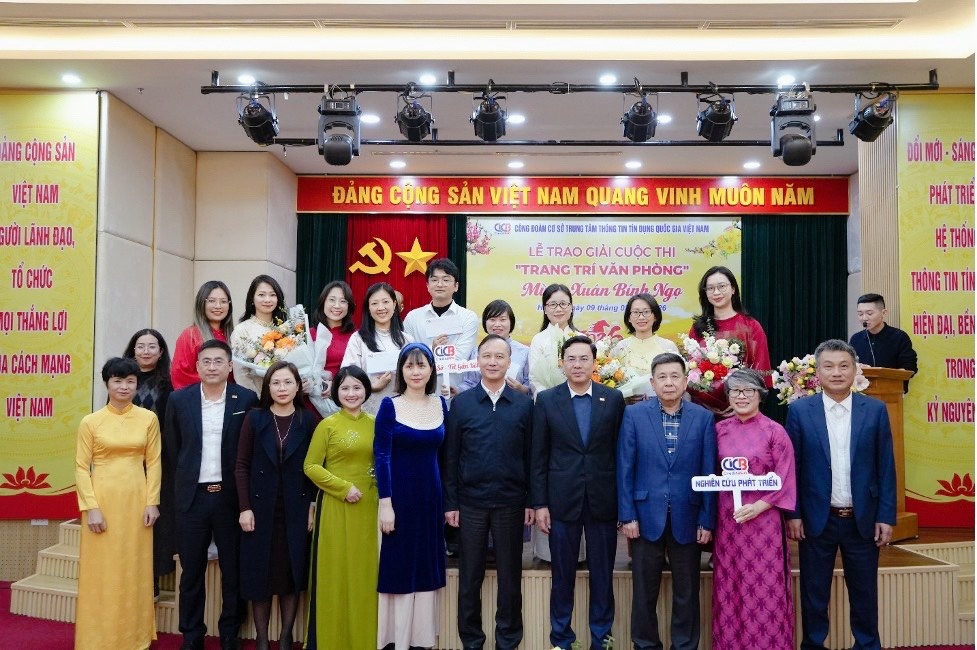 Sôi nổi Cuộc thi “Trang trí văn phòng” tại CIC: Lan tỏa sắc xuân - Gắn kết tập thể Sôi nổi Cuộc thi “Trang trí văn phòng” tại CIC: Lan tỏa sắc xuân - Gắn kết tập thể