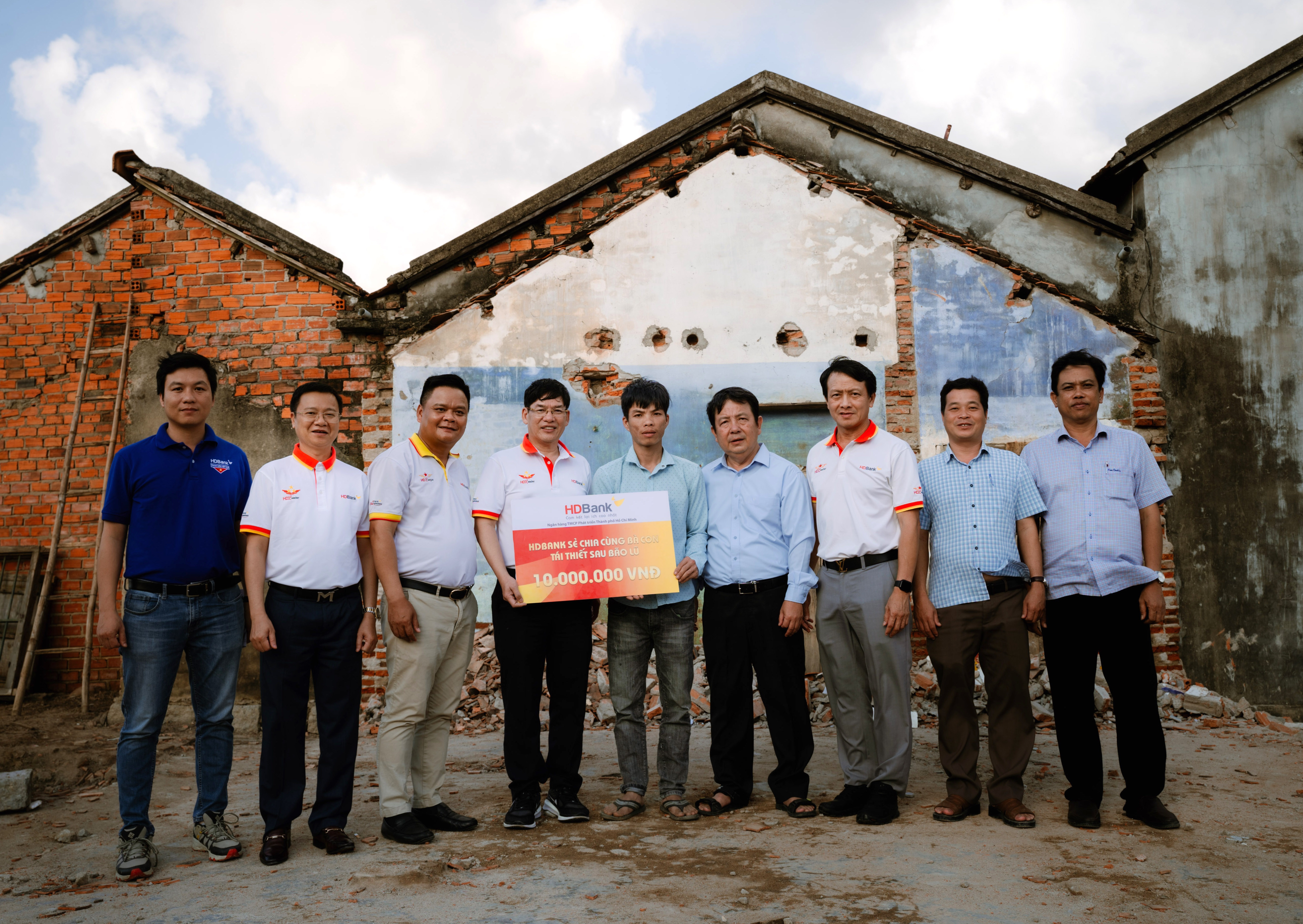 HDBank đẩy mạnh gói vay ưu đãi 12.000 tỷ đồng, đồng hành với người dân phục hồi sau lũ, an tâm đón Tết HDBank đẩy mạnh gói vay ưu đãi 12.000 tỷ đồng, đồng hành với người dân phục hồi sau lũ, an tâm đón Tết