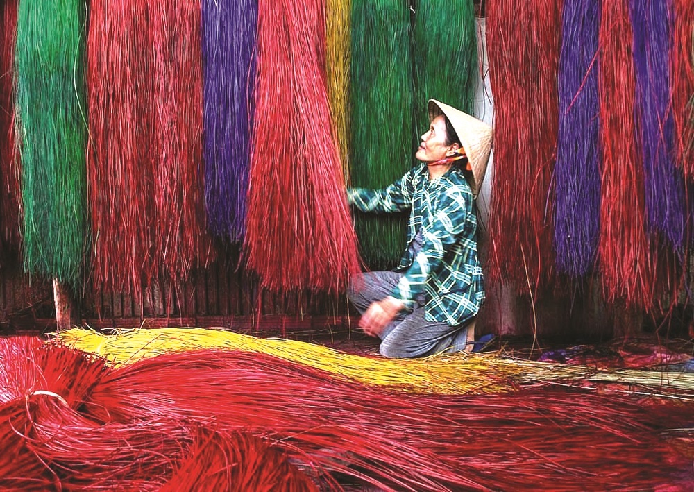 Nhuộm cói dệt chiếu