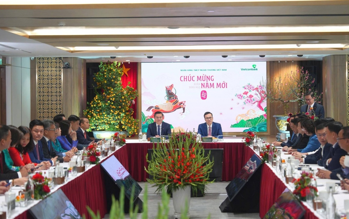 Phó Thống đốc Phạm Quang Dũng thăm, động viên và chúc mừng năm mới cán bộ, nhân viên Vietcombank Phó Thống đốc Phạm Quang Dũng thăm, động viên và chúc mừng năm mới cán bộ, nhân viên Vietcombank