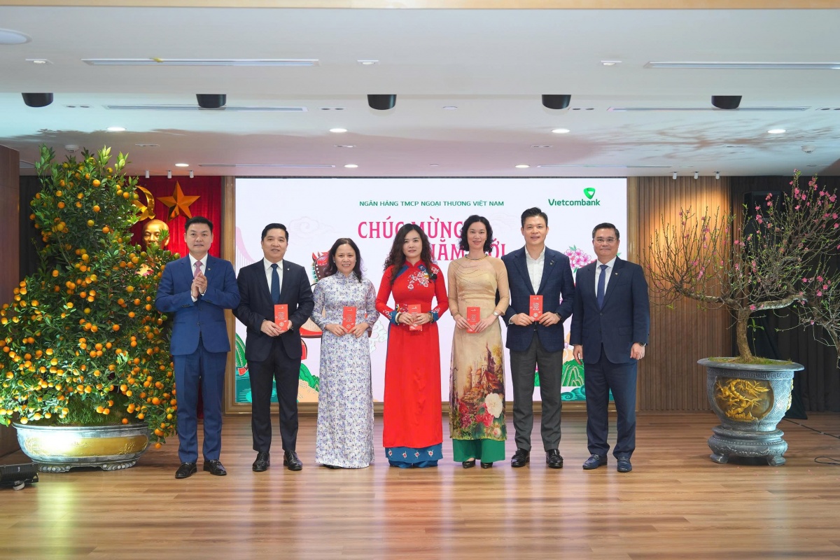 Phó Thống đốc Phạm Quang Dũng thăm, động viên và chúc mừng năm mới Vietcombank Phó Thống đốc Phạm Quang Dũng thăm, động viên và chúc mừng năm mới Vietcombank
