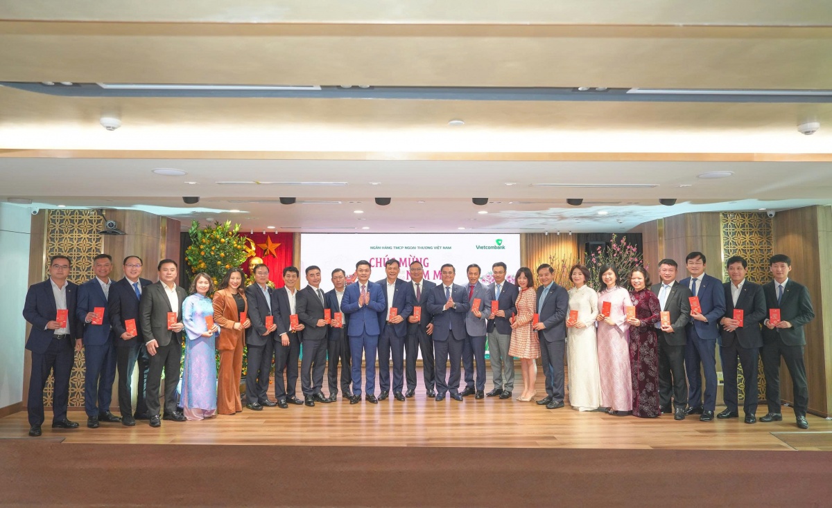 Phó Thống đốc Phạm Quang Dũng thăm, động viên và chúc mừng năm mới Vietcombank Phó Thống đốc Phạm Quang Dũng thăm, động viên và chúc mừng năm mới Vietcombank