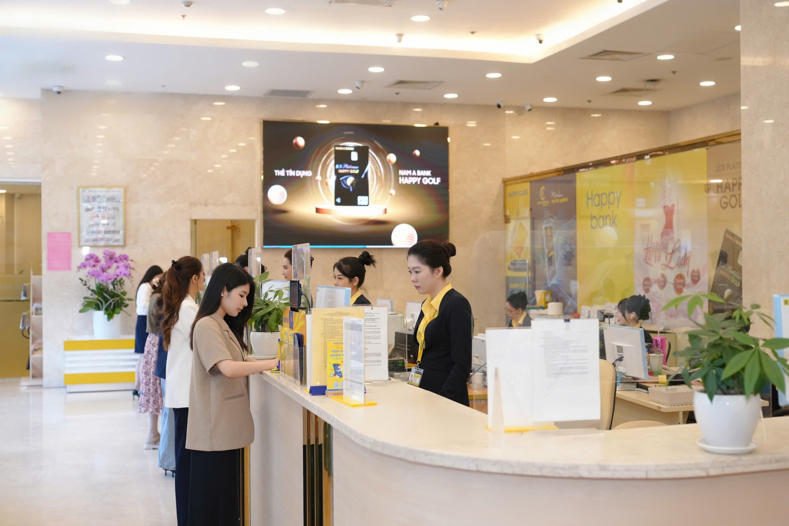 Không gian giao dịch hiện đại tại Nam A Bank