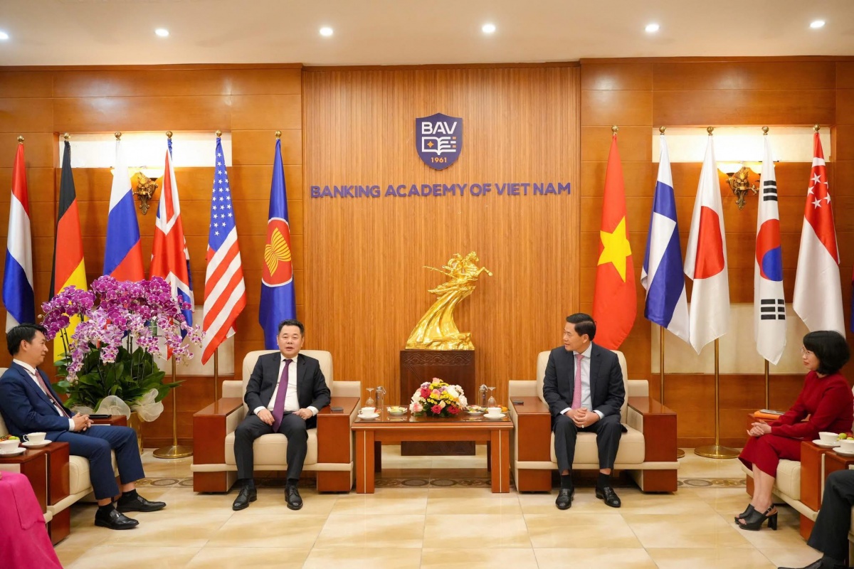 Phó Thống đốc Nguyễn Ngọc Cảnh đến thăm và chúc Tết các cơ sở đào tạo ngành Ngân hàng Phó Thống đốc Nguyễn Ngọc Cảnh đến thăm và chúc Tết các cơ sở đào tạo ngành Ngân hàng