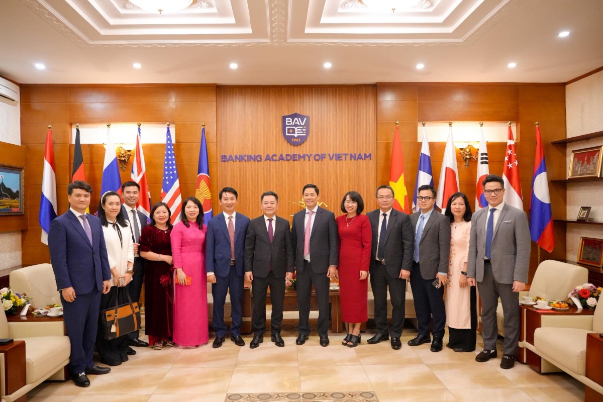 Phó Thống đốc Nguyễn Ngọc Cảnh đến thăm và chúc Tết các cơ sở đào tạo ngành Ngân hàng Phó Thống đốc Nguyễn Ngọc Cảnh đến thăm và chúc Tết các cơ sở đào tạo ngành Ngân hàng