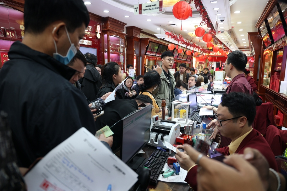 Vía Thần Tài: Mua vàng sớm, chọn “lấy lộc” thay vì đu đỉnh Vía Thần Tài: Mua vàng sớm, chọn “lấy lộc” thay vì đu đỉnh