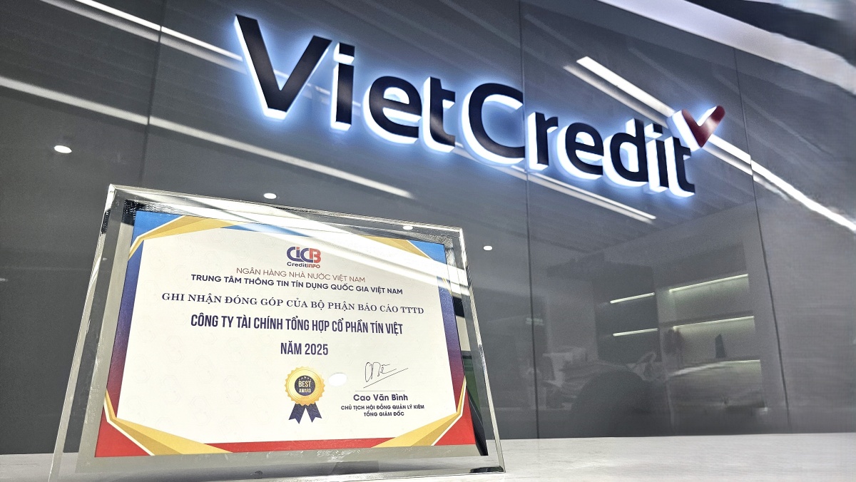 Ảnh: Bằng khen của Ngân hàng Nhà Nước Việt Nam và Trung tâm Thông tin Tín dụng Quốc gia Việt Nam (CIC) dành cho VietCredit Ảnh: Bằng khen của Ngân hàng Nhà Nước Việt Nam và Trung tâm Thông tin Tín dụng Quốc gia Việt Nam (CIC) dành cho VietCredit
