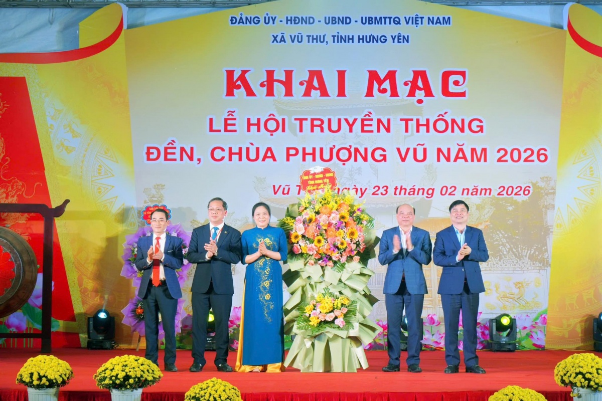 Ban lãnh đạo xã Vũ Thư- Hưng Yên tham dự Lễ Khai mạc Ban lãnh đạo xã Vũ Thư- Hưng Yên tham dự Lễ Khai mạc