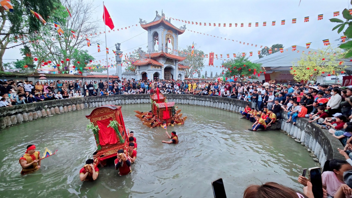 nghi lễ rước kiệu - dấu ấn đực sắc của Lễ hội nghi lễ rước kiệu - dấu ấn đực sắc của Lễ hội