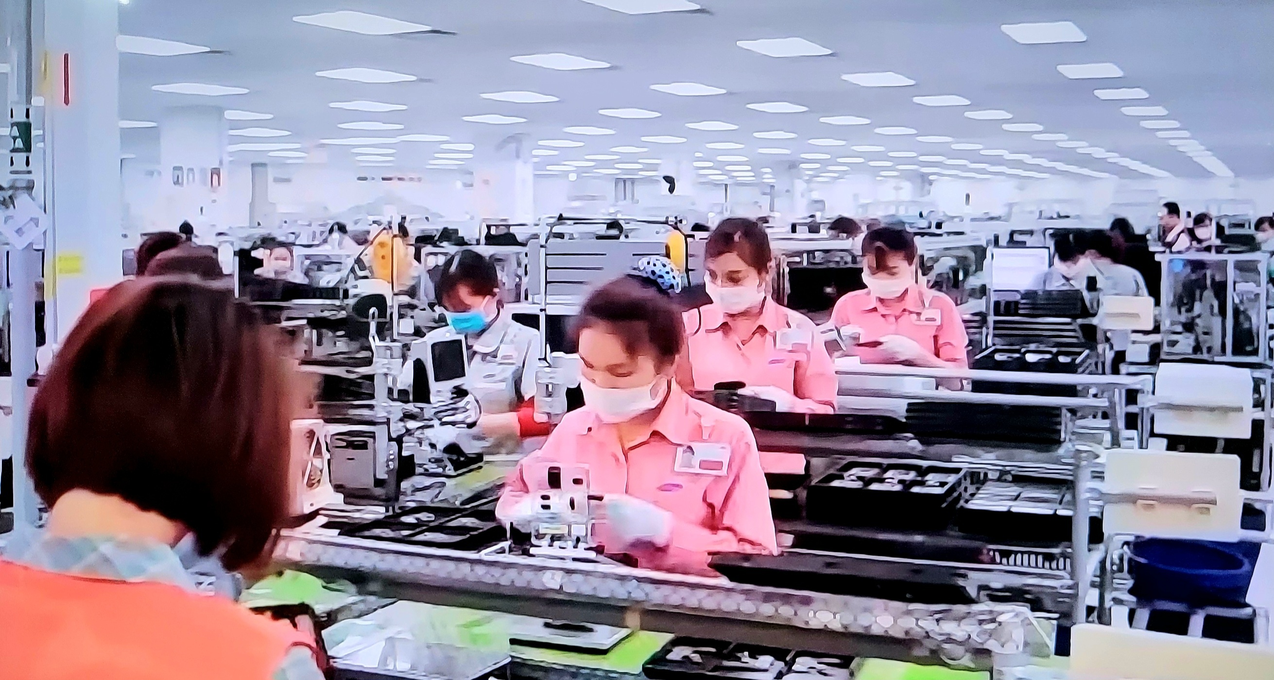 , khu vực kinh tế tư nhân hiện đóng góp hơn 40% GDP và tạo ra phần lớn việc làm cho nền kinh tế
