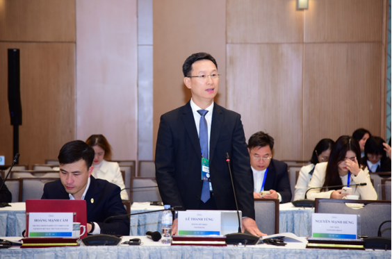 Tại Diễn đàn Kinh tế Việt Nam 2025 - Triển vọng 2026, ông Lê Thanh Tùng, Thành viên HĐQT VietinBank đã gửi đi thông điệp: “Chiến lược của VietinBank là hướng tới phát triển an toàn, hiệu quả và bền vững. Chúng tôi xác định chuyển đổi xanh là một trong những chiến lược quan trọng giúp VietinBank đạt được mục tiêu này”. Tại Diễn đàn Kinh tế Việt Nam 2025 - Triển vọng 2026, ông Lê Thanh Tùng, Thành viên HĐQT VietinBank đã gửi đi thông điệp: “Chiến lược của VietinBank là hướng tới phát triển an toàn, hiệu quả và bền vững. Chúng tôi xác định chuyển đổi xanh là một trong những chiến lược quan trọng giúp VietinBank đạt được mục tiêu này”.
