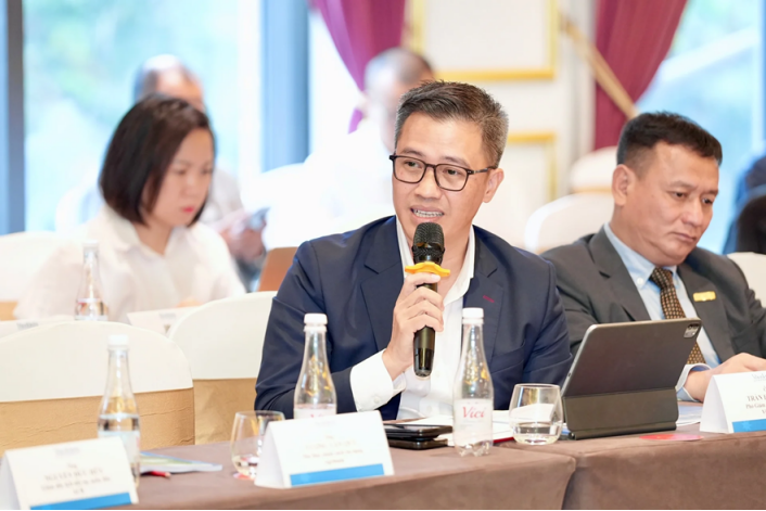 “Từ nhiều năm qua, VietinBank đã hợp tác với các tổ chức quốc tế triển khai tín dụng xanh. Sau khi Việt Nam cam kết hướng tới mục tiêu NetZero vào năm 2050 tại COP26, hoạt động tín dụng xanh tại VietinBank ngày càng được đẩy mạnh” - Chia sẻ của ông Trần Hoài Nam, Phó Giám đốc Khối KHDN VietinBank tại Hội thảo Chuyển đổi năng lượng xanh nhìn từ Nghị quyết 70 của Bộ Chính trị diễn ra vào tháng 10/2025. “Từ nhiều năm qua, VietinBank đã hợp tác với các tổ chức quốc tế triển khai tín dụng xanh. Sau khi Việt Nam cam kết hướng tới mục tiêu NetZero vào năm 2050 tại COP26, hoạt động tín dụng xanh tại VietinBank ngày càng được đẩy mạnh” - Chia sẻ của ông Trần Hoài Nam, Phó Giám đốc Khối KHDN VietinBank tại Hội thảo Chuyển đổi năng lượng xanh nhìn từ Nghị quyết 70 của Bộ Chính trị diễn ra vào tháng 10/2025.