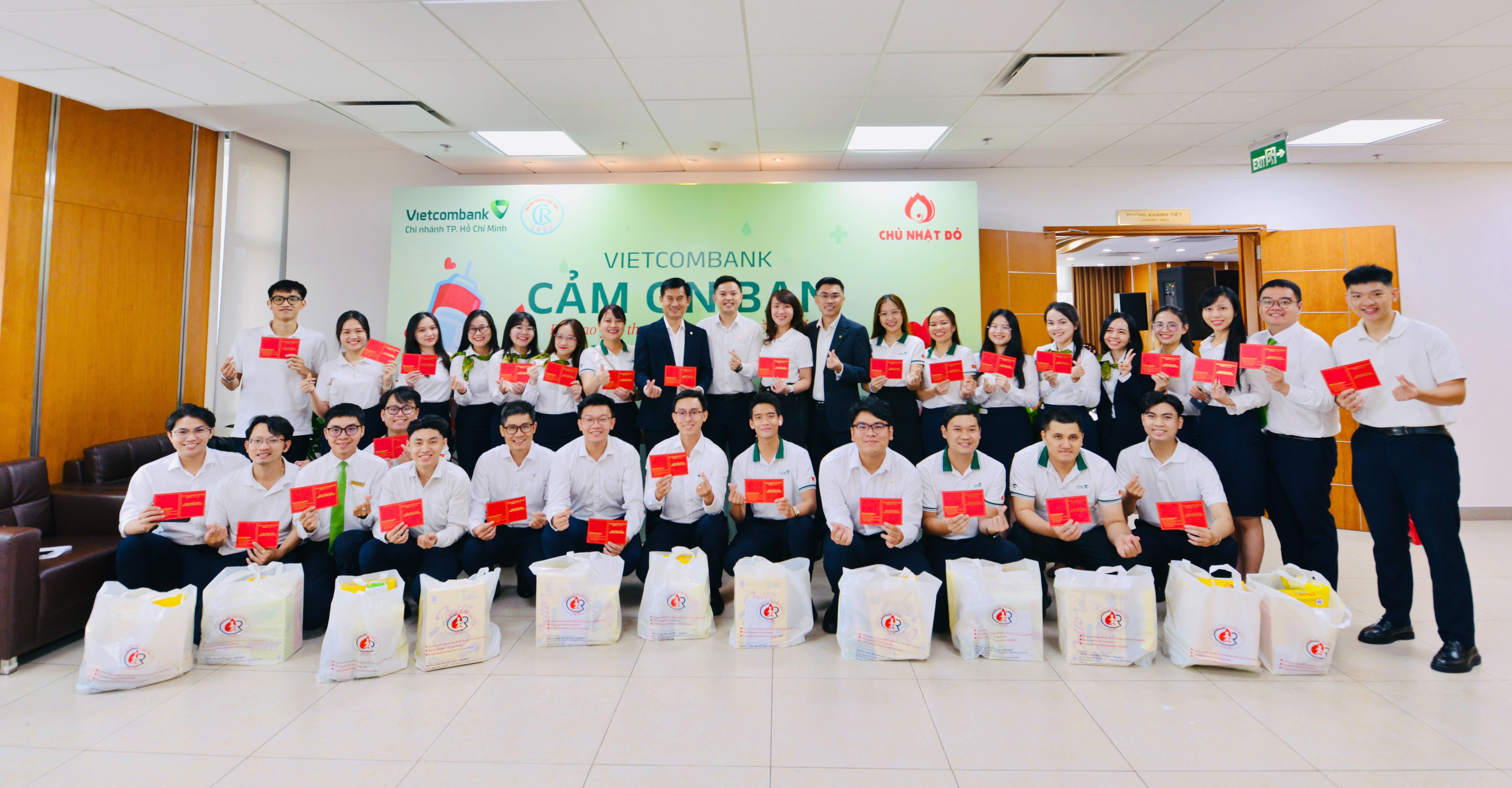 Vietcombank TP. Hồ Chí Minh hiến tặng 222 đơn vị máu, lan tỏa tinh thần “Chủ Nhật Đỏ” trong Tháng Thanh niên Vietcombank TP. Hồ Chí Minh hiến tặng 222 đơn vị máu, lan tỏa tinh thần “Chủ Nhật Đỏ” trong Tháng Thanh niên