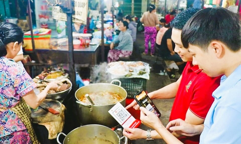 Việc mở rộng các kênh giao dịch số và thanh toán không dùng tiền mặt đã góp phần giảm áp lực giao dịch tại quầy, rút ngắn thời gian xử lý và nâng cao trải nghiệm khách hàng. Việc mở rộng các kênh giao dịch số và thanh toán không dùng tiền mặt đã góp phần giảm áp lực giao dịch tại quầy, rút ngắn thời gian xử lý và nâng cao trải nghiệm khách hàng.