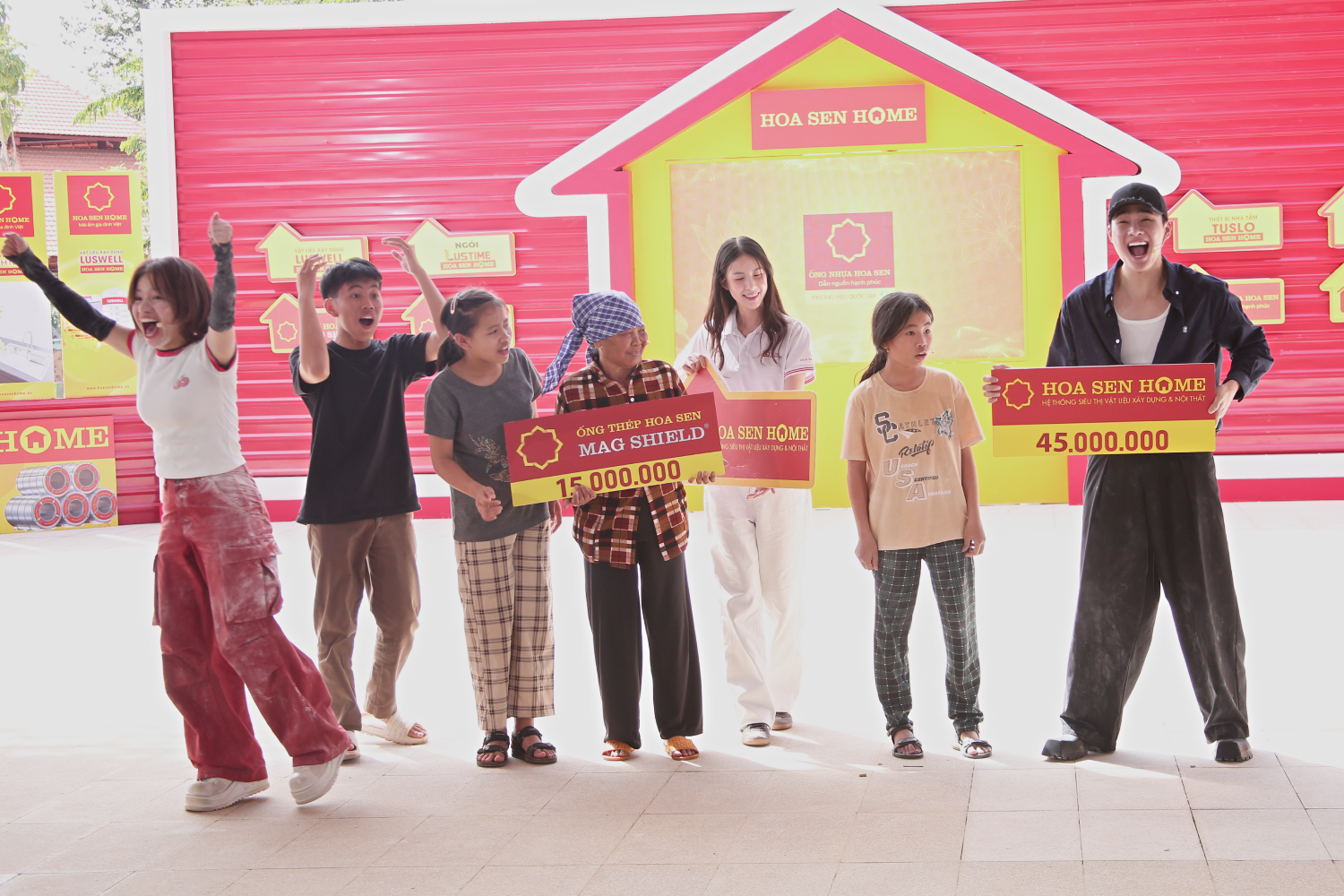 Mái ấm gia đình Việt: Chương trình truyền hình trở thành điểm tựa của những mảnh đời khó khăn Mái ấm gia đình Việt: Chương trình truyền hình trở thành điểm tựa của những mảnh đời khó khăn