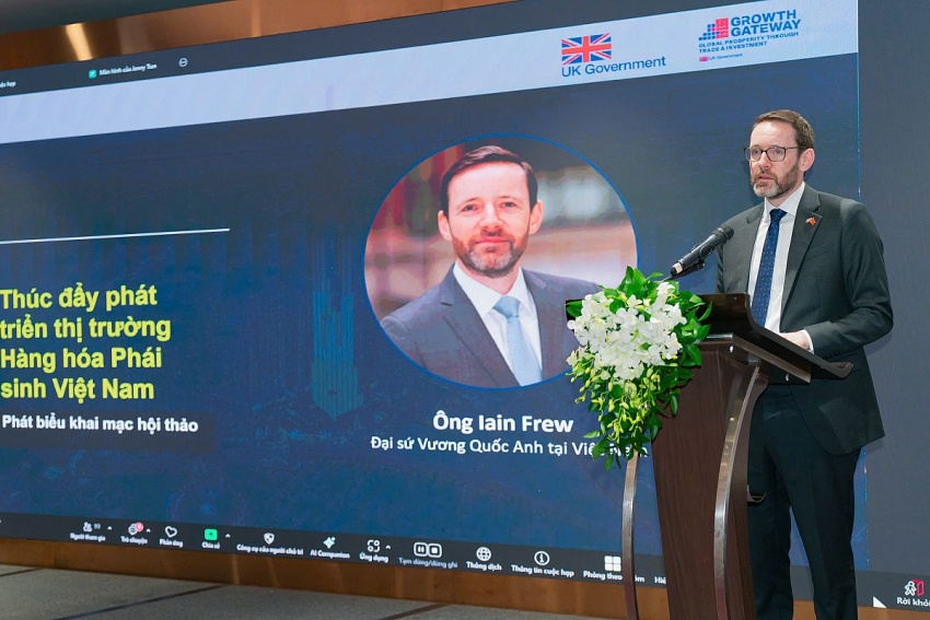 ông Iain Frew - Đại sứ Đặc mệnh toàn quyền Vương quốc Liên hiệp Anh và Bắc Ireland tại Việt Nam cho biết, trong những năm qua, quan hệ kinh tế song phương giữa Việt Nam - Vương quốc Anh liên tiếp được tăng cường và củng cố ông Iain Frew - Đại sứ Đặc mệnh toàn quyền Vương quốc Liên hiệp Anh và Bắc Ireland tại Việt Nam cho biết, trong những năm qua, quan hệ kinh tế song phương giữa Việt Nam - Vương quốc Anh liên tiếp được tăng cường và củng cố