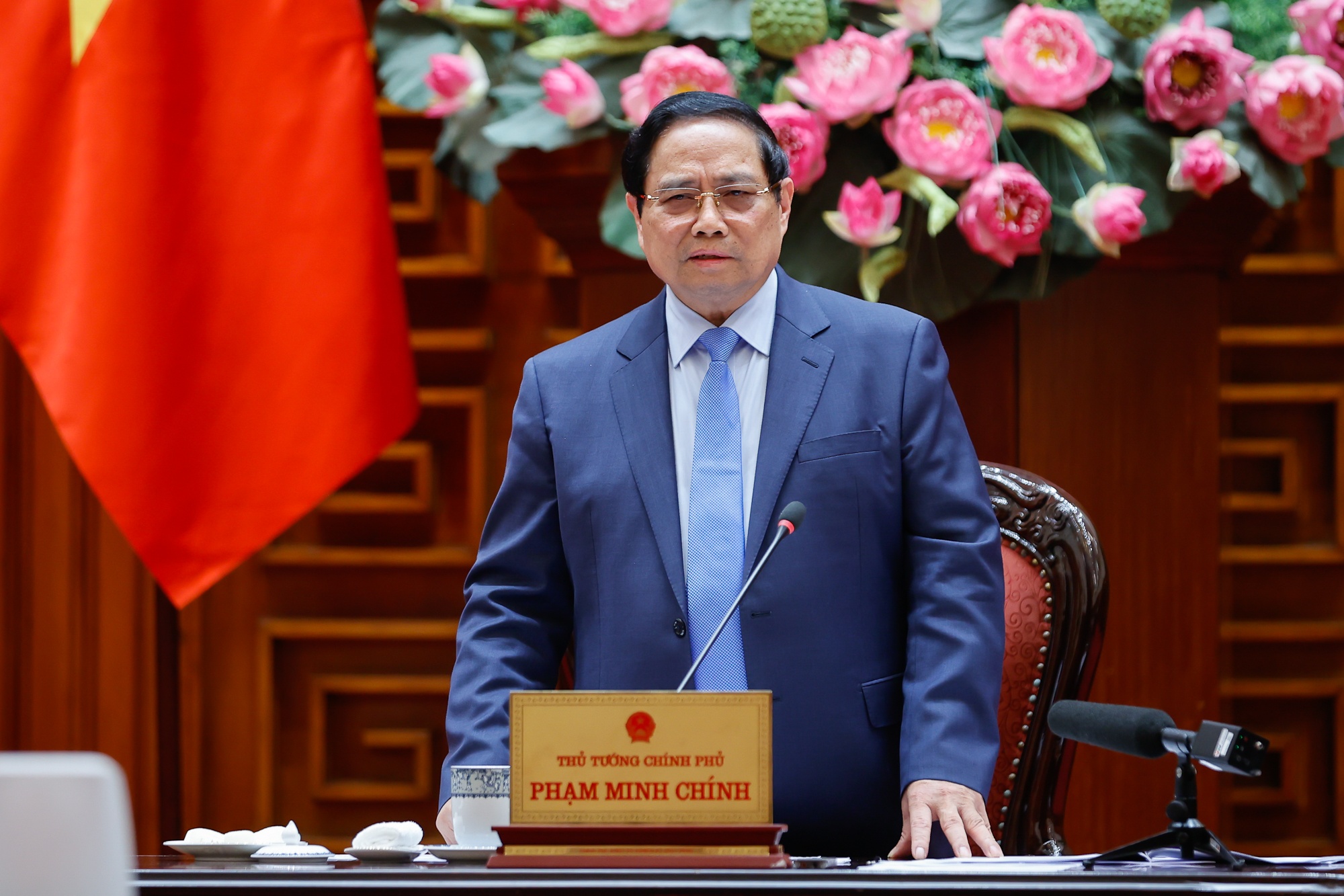Thủ tướng Chính phủ yêu cầu tập trung các giải pháp nâng cao năng suất, chất lượng và sức cạnh tranh của nền kinh tế - Ảnh: VGP/Nhật Bắc