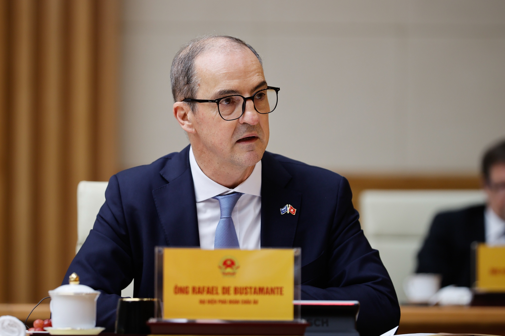 Đại biện lâm thời EU tại Việt Nam Rafael De Bustamante khẳng định Việt Nam là đối tác quan trọng của EU tại khu vực Ấn Độ Dương - Thái Bình Dương và trong ASEAN - Ảnh: VGP/Nhật Bắc Đại biện lâm thời EU tại Việt Nam Rafael De Bustamante khẳng định Việt Nam là đối tác quan trọng của EU tại khu vực Ấn Độ Dương - Thái Bình Dương và trong ASEAN - Ảnh: VGP/Nhật Bắc