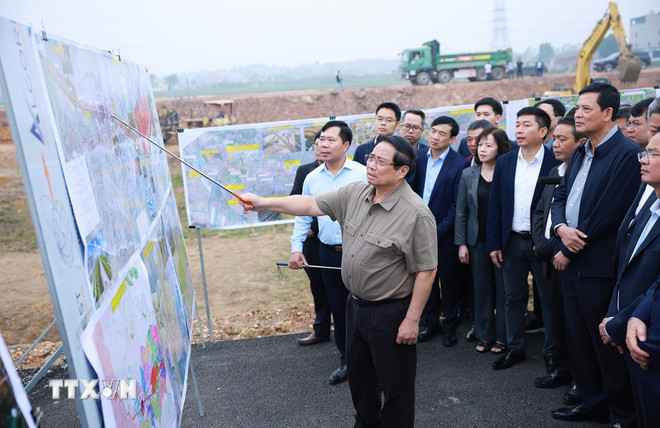ttxvn-thu-tuong-kiem-tra-tien-do-thi-cong-du-an-cang-hang-khong-quoc-te-gia-binh-07-3.jpg