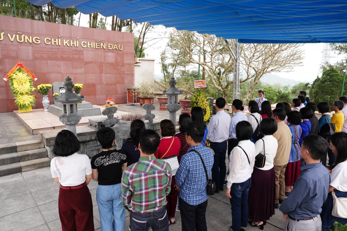 Đảng bộ Thời báo Ngân hàng sinh hoạt chuyên đề tìm hiểu thân thế, sự nghiệp cách mạng của cố Tổng Bí thư Trần Phú Đảng bộ Thời báo Ngân hàng sinh hoạt chuyên đề tìm hiểu thân thế, sự nghiệp cách mạng của cố Tổng Bí thư Trần Phú