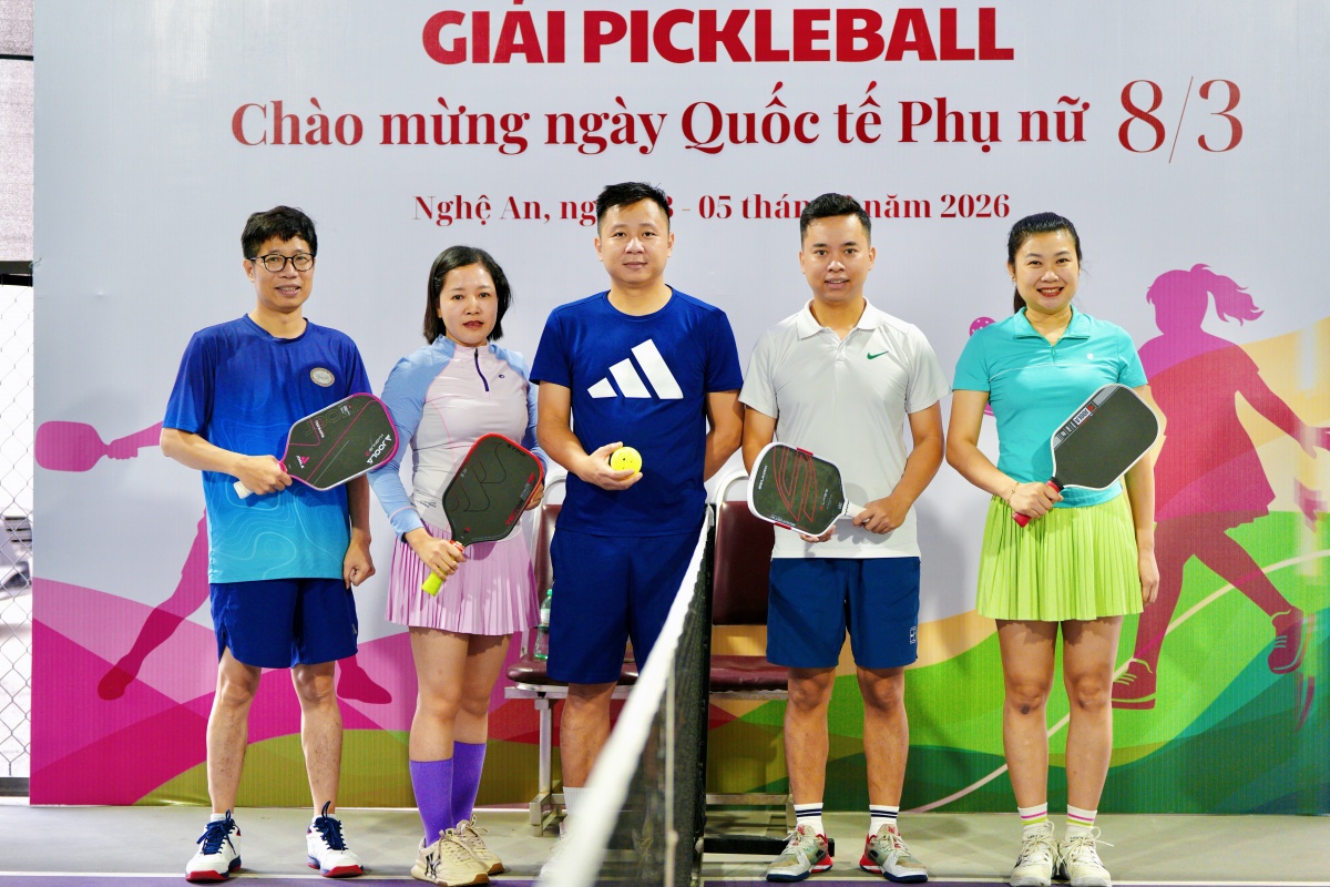 Thời báo Ngân hàng và Agribank Nghệ An giao lưu thể thao chào mừng 8/3
