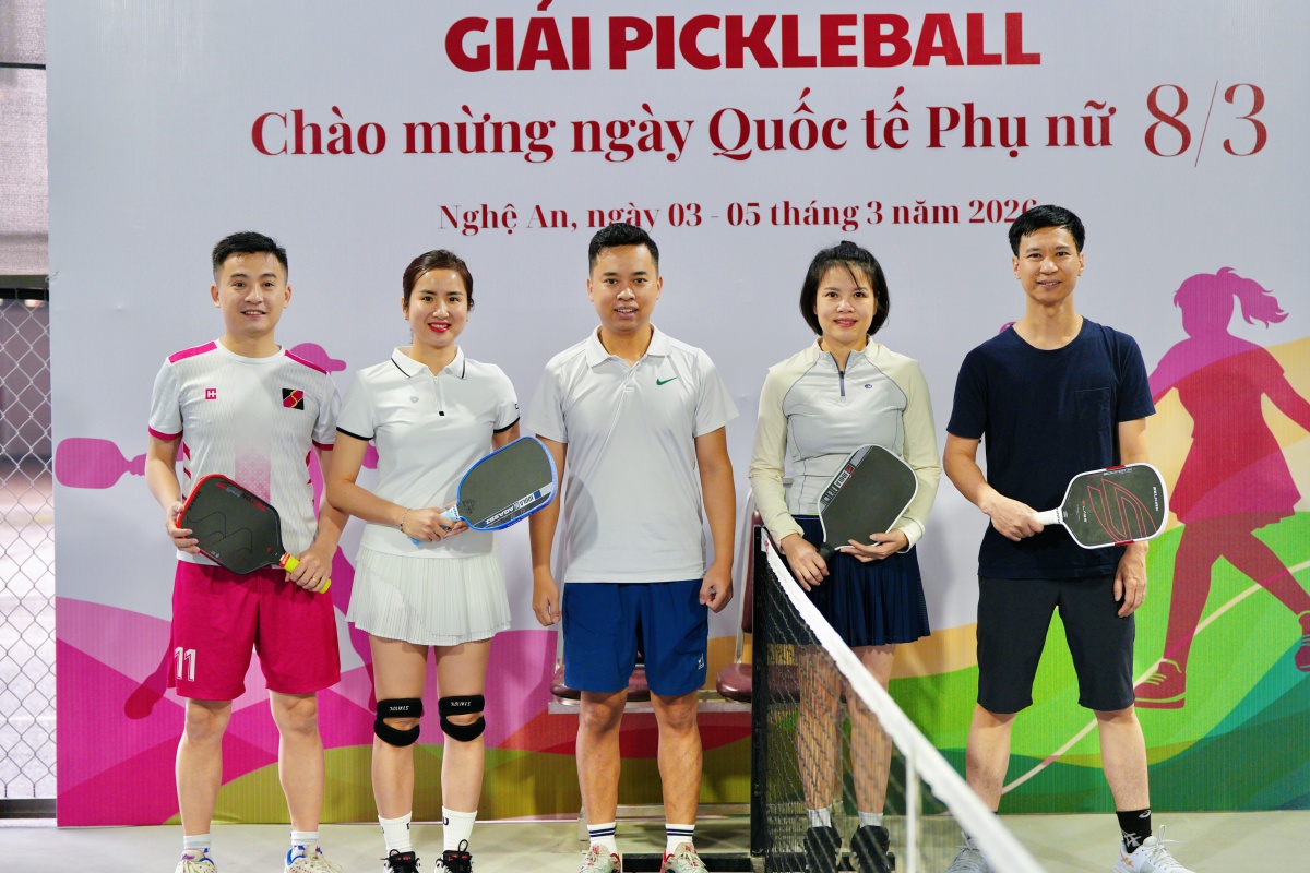 Thời báo Ngân hàng và Agribank Nghệ An giao lưu thể thao chào mừng 8/3