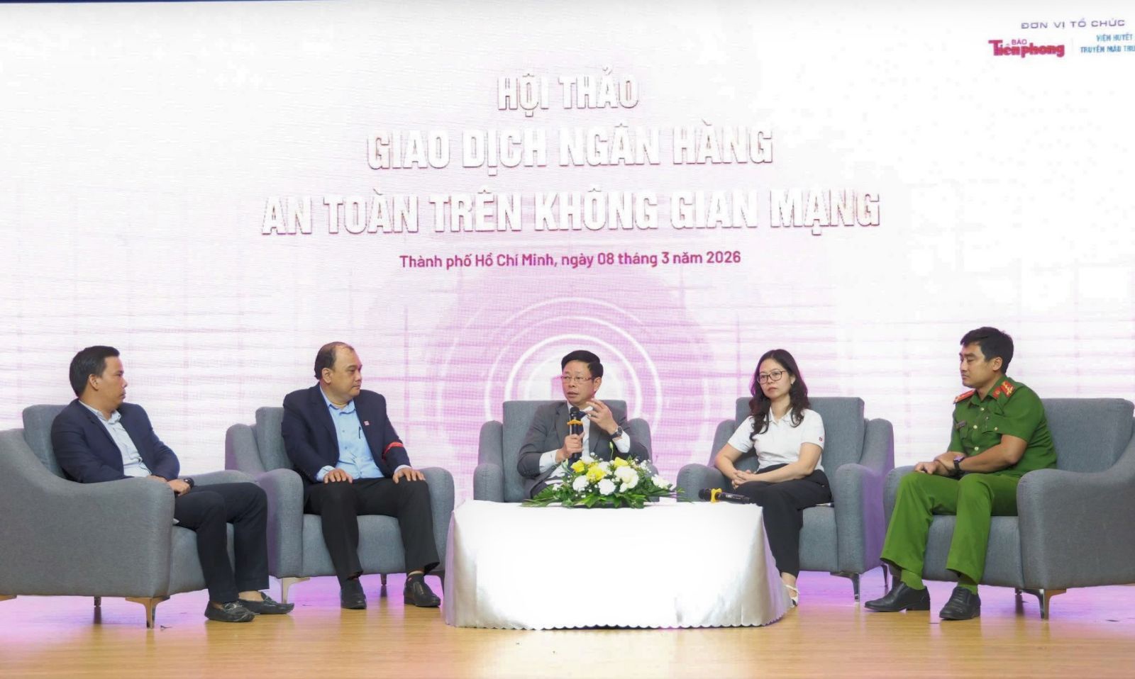 Tăng cường truyền thông an toàn giao dịch ngân hàng cho sinh viên Tăng cường truyền thông an toàn giao dịch ngân hàng cho sinh viên