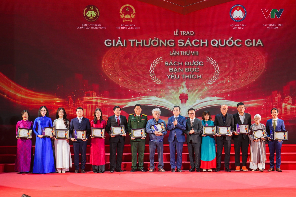 Tổng biên tập Thời báo Ngân hàng đạt hai Giải Sách Quốc gia Tổng biên tập Thời báo Ngân hàng đạt hai Giải Sách Quốc gia