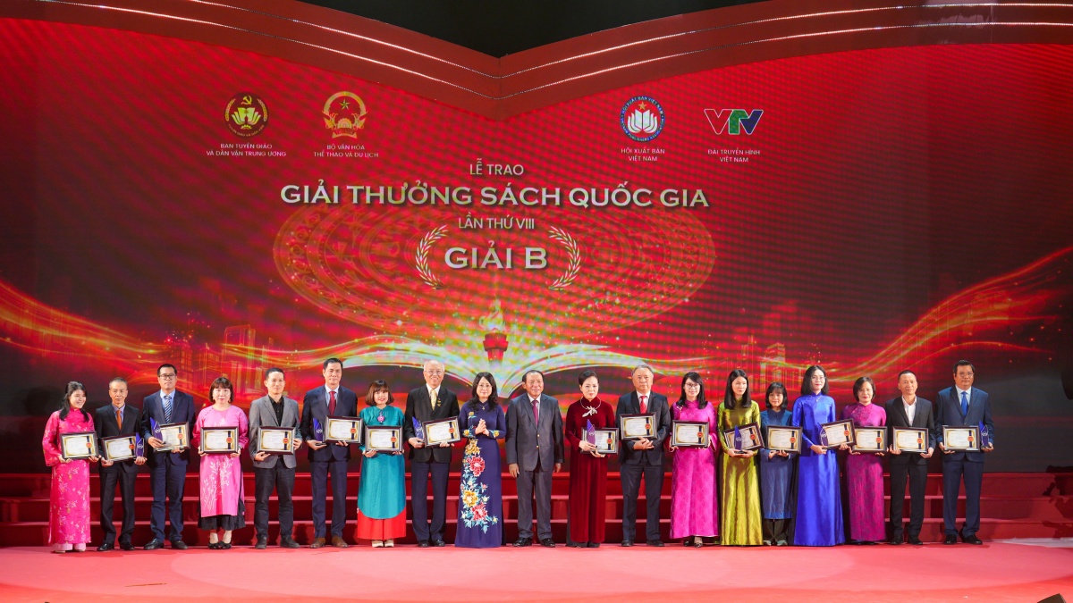 Tổng biên tập Thời báo Ngân hàng đạt hai Giải Sách Quốc gia Tổng biên tập Thời báo Ngân hàng đạt hai Giải Sách Quốc gia