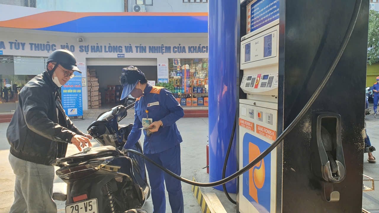Bộ Công thương ban hành Chỉ thị tăng cường bảo đảm an ninh năng lượng trước biến động tại Trung Đông. Bộ Công thương ban hành Chỉ thị tăng cường bảo đảm an ninh năng lượng trước biến động tại Trung Đông.