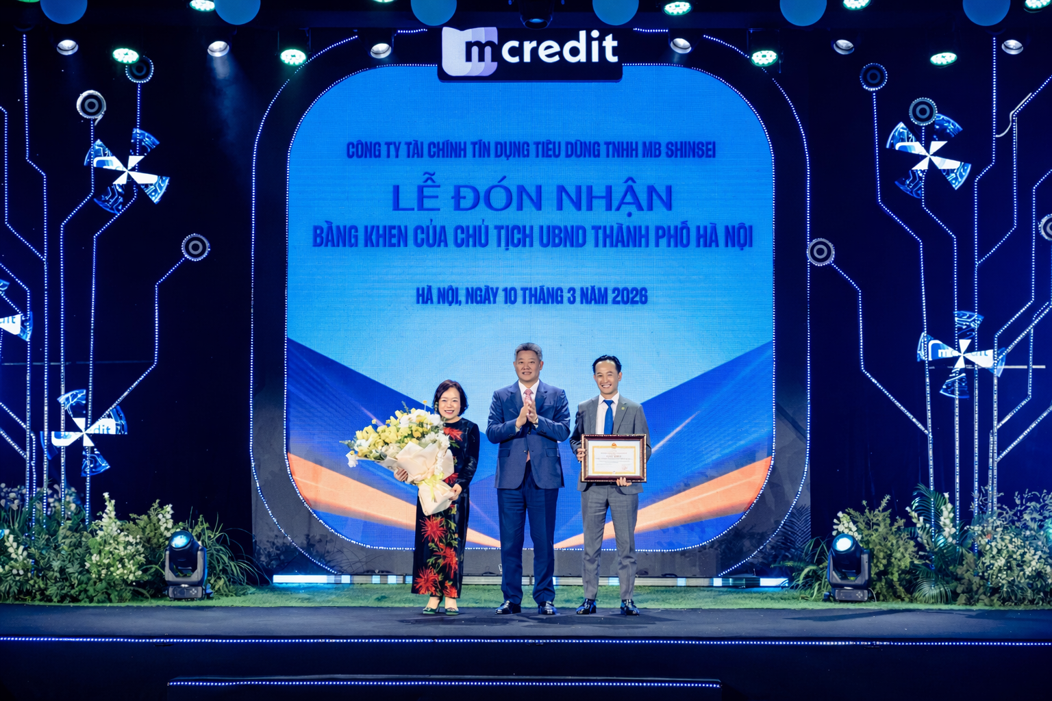 Mcredit kỷ niệm 10 năm thành lập và nhận Bằng khen của Chủ tịch UBND TP. Hà Nội Mcredit kỷ niệm 10 năm thành lập và nhận Bằng khen của Chủ tịch UBND TP. Hà Nội