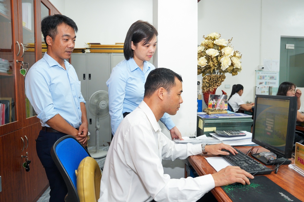 Trên nền tảng Ngân hàng điện tử CF-eBank, Co-opBank đã không ngừng mở rộng danh mục sản phẩm, mang lại lợi ích thiết thực cho các QTDND và thành viên Trên nền tảng Ngân hàng điện tử CF-eBank, Co-opBank đã không ngừng mở rộng danh mục sản phẩm, mang lại lợi ích thiết thực cho các QTDND và thành viên