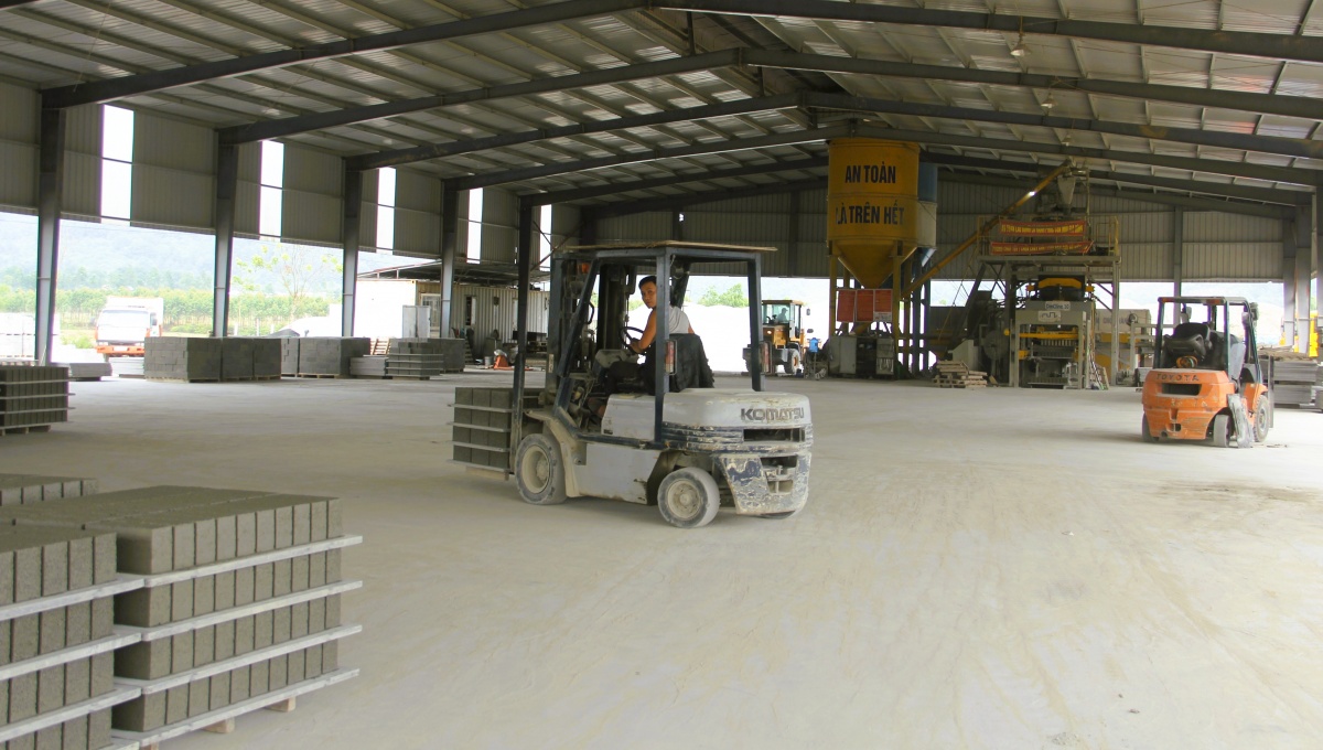 Với sự tiếp sức từ Ngân hàng, doanh nghiệp Hà Tĩnh có thêm động lực để mở rộng sản xuất, kinh doanh. Với sự tiếp sức từ Ngân hàng, doanh nghiệp Hà Tĩnh có thêm động lực để mở rộng sản xuất, kinh doanh.