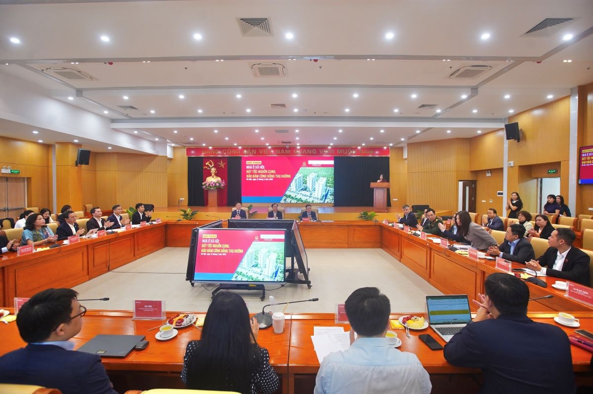 Quang cảnh hội thảo Quang cảnh hội thảo